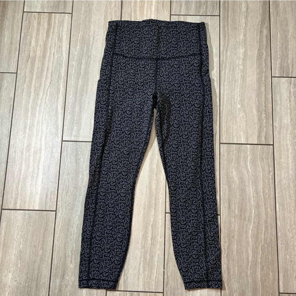 Athleta Ultimate Stash Pocket Textured 7/8 Tight Women's Small Gray Stretch Crop